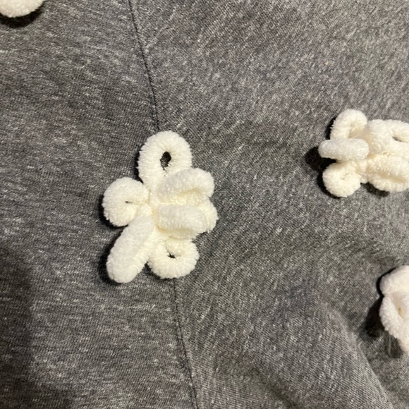 Darling Mrs. Emily Boutique Gray Loopy Pom Flower Soft SS Cropped Sweatshirt M - Picture 4 of 4